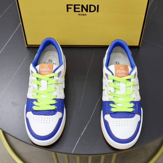 出厂价： 情侣款 顶级原单 品牌：芬迪 Fendi 尺码：35-44 男38、45定制 等级：原单品质 高版本 材料： 进口原版牛皮拼接 优质舒适内里 原版tp